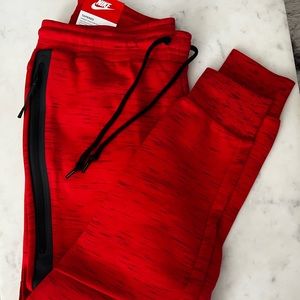 Mens Nike tapered jogger. Size large. Cotton/polyester.